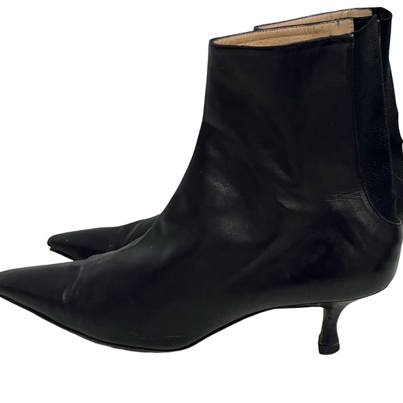 MANOLO BLAHNIK Black Leather Pointed Toe Kitten Heel Ankle Bootie EU38.5 US 8.5 - Picture 2 of 10